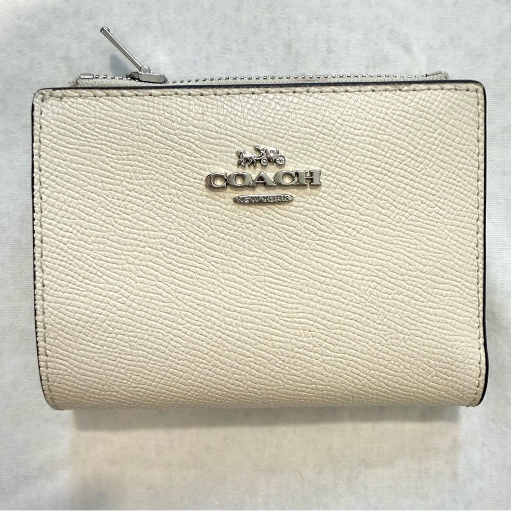 Coach Bifold Wallet in Silver/Chalk - Picture 3 of 9